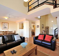 Ocean Sunsets - 2 bedroom converted warehouse apartment - Northern Rivers Accommodation