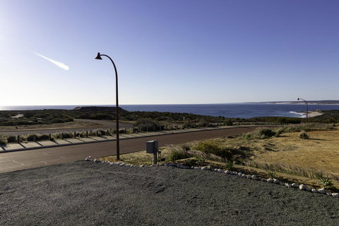 Ocean View Retreat - Northern Rivers Accommodation 3