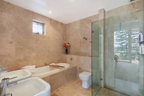 Oceanfront Penthouse, Stylish And Luxurious. - Northern Rivers Accommodation 1
