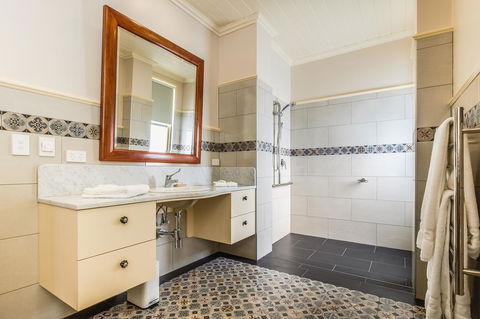 Old Bank Boutique Hotel - Northern Rivers Accommodation 1
