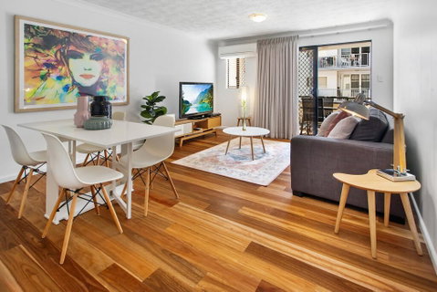 One-Bed Apartment With Balcony And Parking Near CBD - Northern Rivers Accommodation 0
