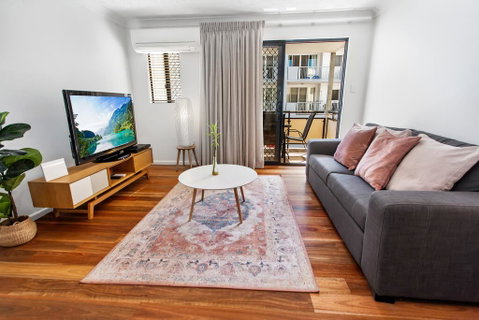 One-Bed Apartment With Balcony And Parking Near CBD - Northern Rivers Accommodation 1