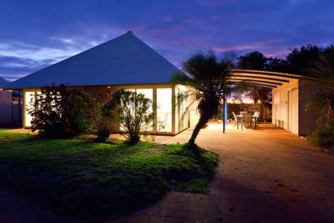 Osprey Holiday Village Unit 105 - Tranquil 3 Bedroom Holiday Villa With A Pool In The Complex - Northern Rivers Accommodation 1