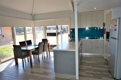 Osprey Holiday Village Unit 121 - Fantastic 3 Bedroom Holiday Villa With A Pool In The Complex - Northern Rivers Accommodation 2