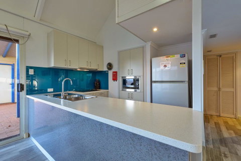 Osprey Holiday Village Unit 121 - Fantastic 3 Bedroom Holiday Villa With A Pool In The Complex - Northern Rivers Accommodation 3