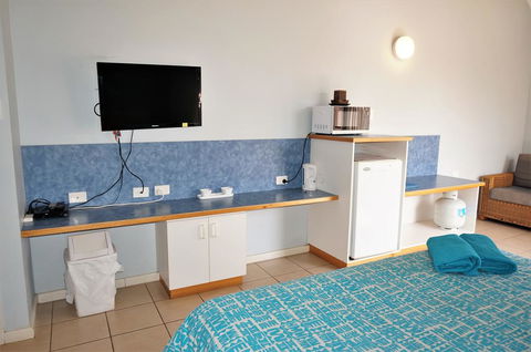 Osprey Holiday Village Unit 222-1 Bedroom - Great 1 Bedroom Studio Apartment With A Pool In The Complex - Northern Rivers Accommodation 3