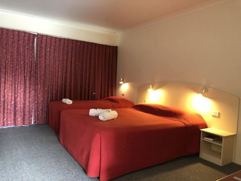 Outback Quarters- Motel Hay - Northern Rivers Accommodation 0