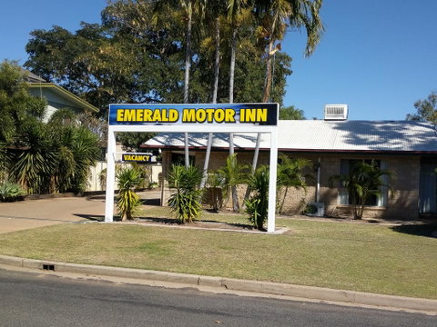 Overflow Emerald Motor Inn - Northern Rivers Accommodation 1