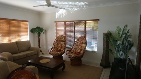 Palm Lakeside Holiday Home - Bowen, Whitsundays, Queensland - Northern Rivers Accommodation 2