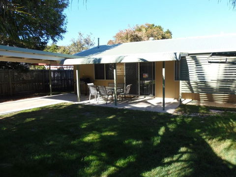 Palmgrove 2 - Rainbow Beach, Pet Friendly, Fully Fenced, Air Conditioned, Five Minutes To Beach - Northern Rivers Accommodation 1