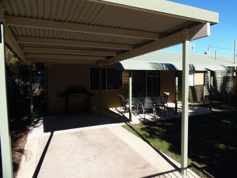 Palmgrove 2 - Rainbow Beach, Pet Friendly, Fully Fenced, Air Conditioned, Five Minutes To Beach - Northern Rivers Accommodation 3