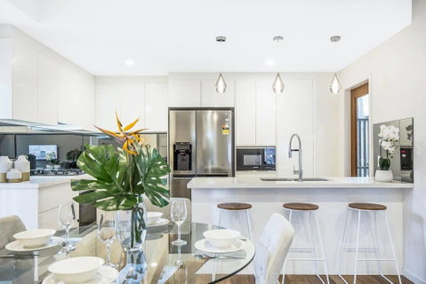 Park Avenue Townhouse Retreat Brisbane Sleeps 10 - Northern Rivers Accommodation 1
