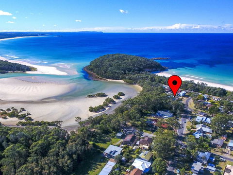 Pelican Beach House Narrawallee - Northern Rivers Accommodation 0