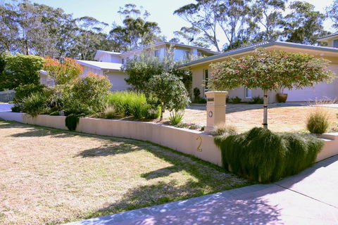 Pelican Beach House Narrawallee - Northern Rivers Accommodation 3