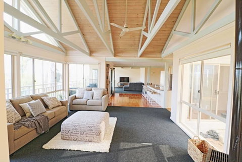 Pelican Lake Holiday House - Northern Rivers Accommodation 0