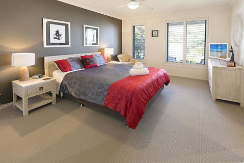 Pelican Landing - Stunning Lake King Views - Northern Rivers Accommodation 2