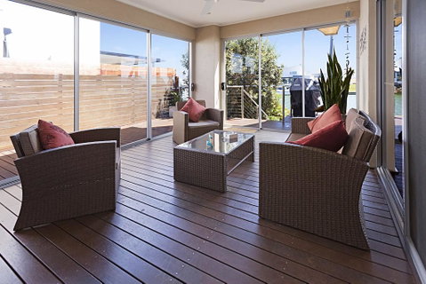 Pelican Landing - Stunning Lake King Views - Northern Rivers Accommodation 3