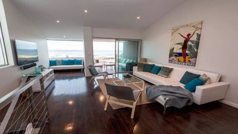 Perfect Beach Front Duplex - The Entrance North - Northern Rivers Accommodation 3