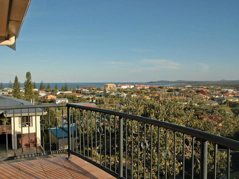 Phoenix Terrace -townhouse Yamba - Northern Rivers Accommodation 0