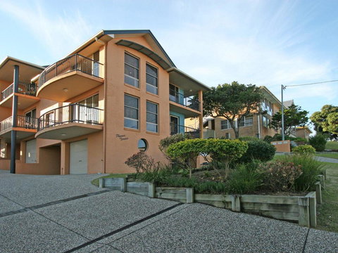 Phoenix Terrace -townhouse Yamba - Northern Rivers Accommodation 3