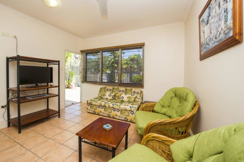 Picnic Bay Apartments Unit 1 - Northern Rivers Accommodation 2