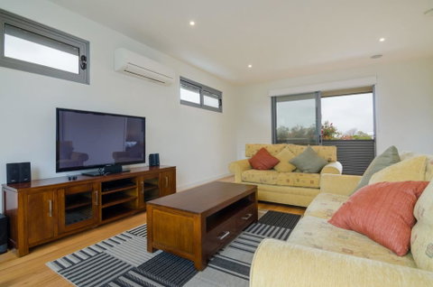 PIER 55 - DROMANA... - Northern Rivers Accommodation 3