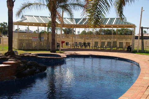 Pines Country Club Motor Inn - Northern Rivers Accommodation 2