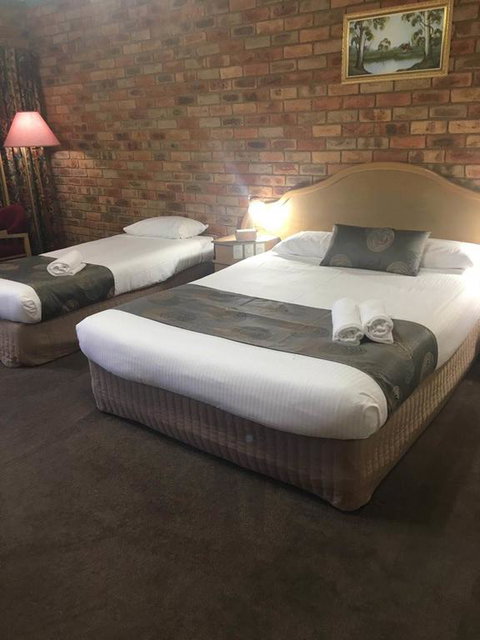 Pines Country Club Motor Inn - Northern Rivers Accommodation 3
