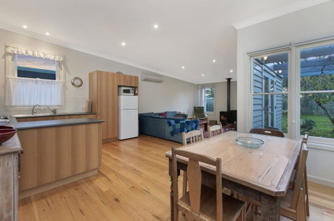 Plovers Rest - Central 3 Bedroom Cottage With Small Orchard - Northern Rivers Accommodation 1