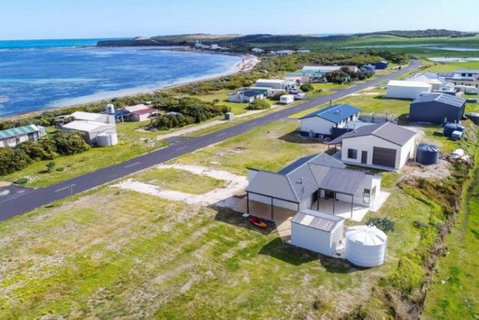 Plovers Rest At Cape Douglas - Northern Rivers Accommodation 0