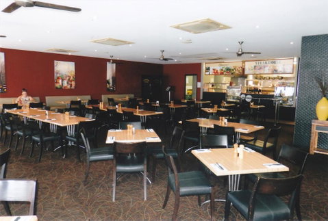 PRECINCT HOTEL GLADSTONE - Northern Rivers Accommodation 3
