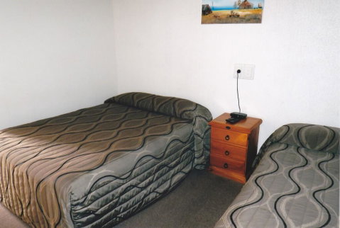 PRECINCT HOTEL GLADSTONE - Northern Rivers Accommodation 2