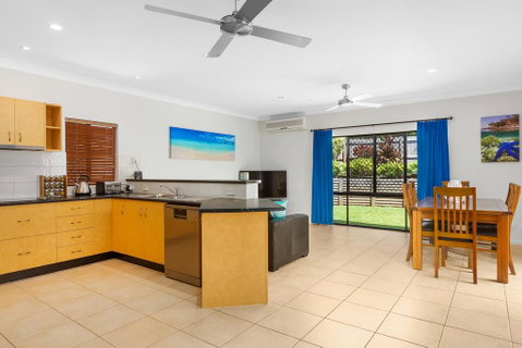 Private Large Cairns Family Home, Rainforest Views - Northern Rivers Accommodation 3
