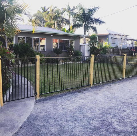 QUIRKY QUEENSLANDER 6 BEDROOM HOME - Northern Rivers Accommodation 0