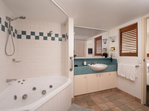 Ramada Golden Beach Unit 506 - Northern Rivers Accommodation 3
