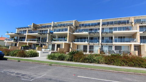 Regatta 3 - On The Lake- Little Street - Northern Rivers Accommodation 0