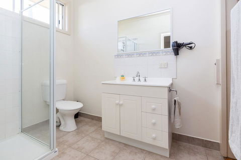 RENOVATED BEACH BEAUTY - ROSEBUD - Northern Rivers Accommodation 0