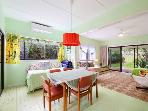 Retro Vibes - 18 Norahview Street, Bateau Bay - Northern Rivers Accommodation 3