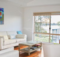 Riverside Views Hawks Nest - Northern Rivers Accommodation