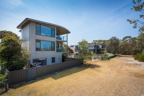 Rolling Waves 3 - Northern Rivers Accommodation 2