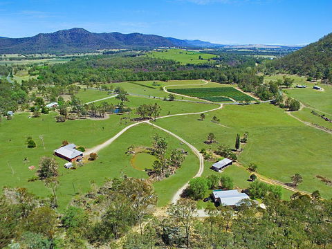 Rosa Estate In Broke - Two 3br House In Walking Distance To Cellar Doors - Northern Rivers Accommodation 1