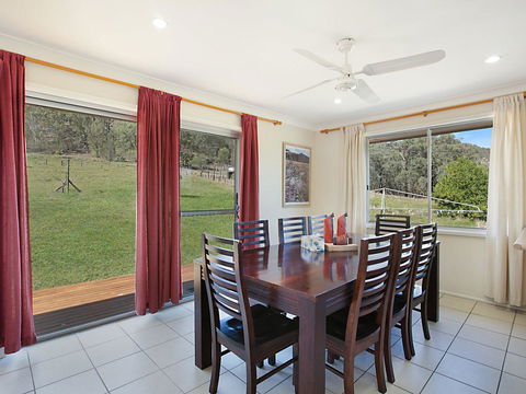 Rosa Estate In Broke - Two 3br House In Walking Distance To Cellar Doors - Northern Rivers Accommodation 3