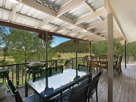 Rosa Estate In Broke - Two 3br House In Walking Distance To Cellar Doors - Northern Rivers Accommodation 0