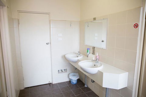 Royal Hotel Wyong - Northern Rivers Accommodation 1