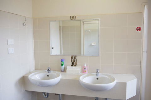 Royal Hotel Wyong - Northern Rivers Accommodation 2