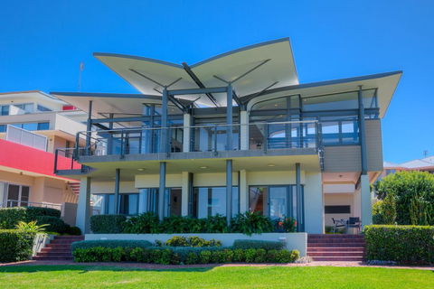 Sails On The Beachfront - Exclusive Seaside Home - Northern Rivers Accommodation 1