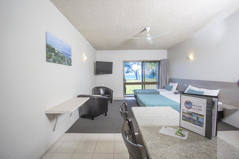 Sarina Beach Motel - Northern Rivers Accommodation 3