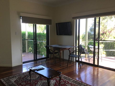 Sea Breeze Esplanade, Beachfront, Close Marina Hervey Bay - Northern Rivers Accommodation 2