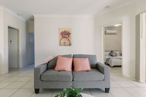 Secure 2 Bed Unit In Gray - Close Palmerston City - Northern Rivers Accommodation 3