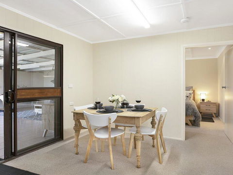 Silky Oak Cottage - Cosy With Country Views - Northern Rivers Accommodation 3